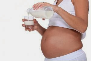Drinking Cow’s Milk During Breastfeeding Increases Risk of Baby’s Allergies