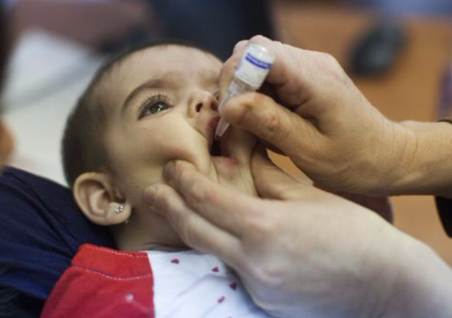 Israel Punishes the Poor: “No Vaccines, No Child Support”