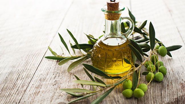 4 Ways Olive Oil Improves Your Health Backed By Science