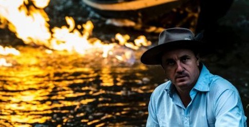 Dramatic Footage: Australian MP Sets River on Fire to Prove Fracking Dangers
