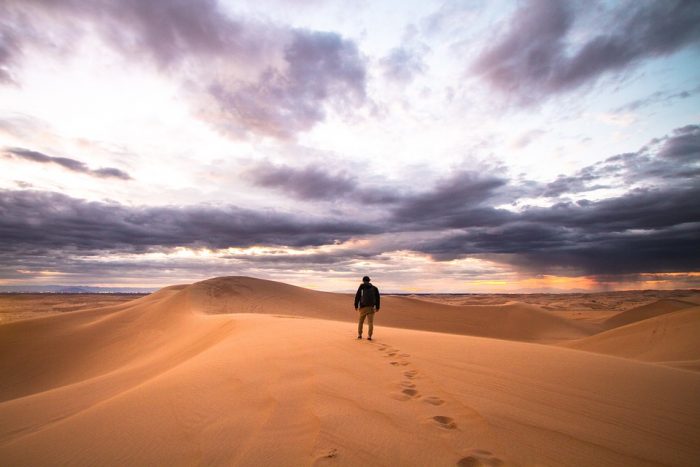 A Backpack That Could Draw 10 Gallons Water Per Hour Even From Desert Air