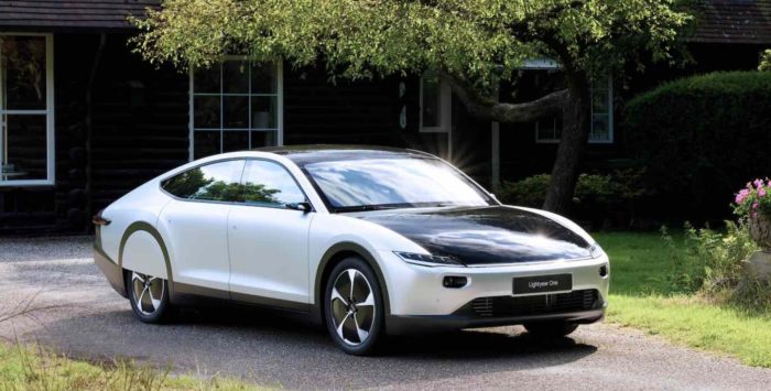 Dutch Company Reveals An Electric Car That Charges Itself With Sunlight