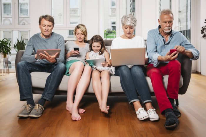 5 Reasons Why Parents Should Turn Off Their Smartphones