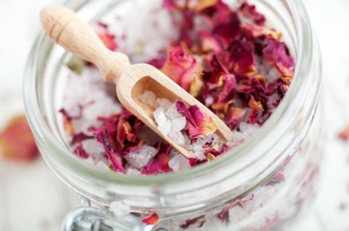 Treat Yourself Why Herbal Tea Baths Could Be the New Healthy Bath Time