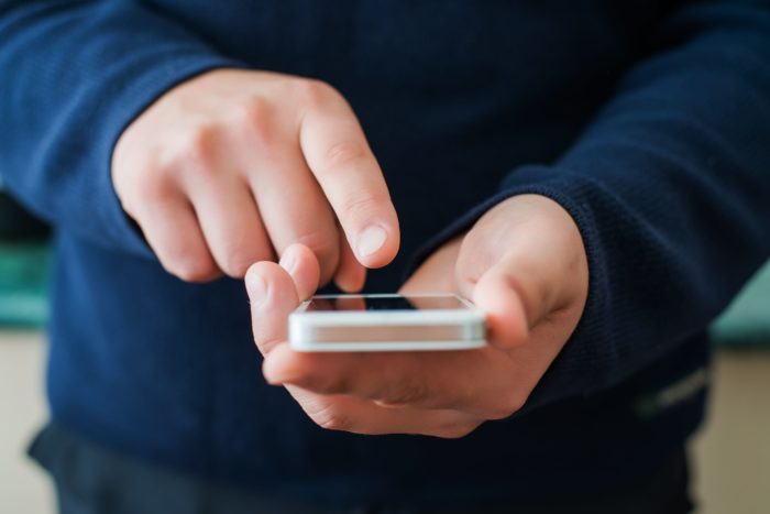 What Looking Down at Your Cell Phone Does to Your Spine