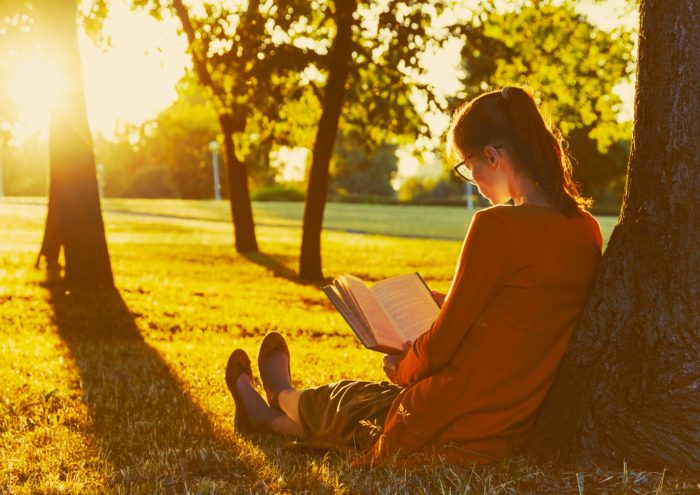 The Health Benefits Of Reading Books Compared To Reading From Screens