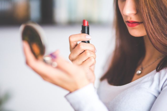 High Concentrations of Titanium, Aluminum, Lead & Cadmium Found In Popular Lipstick