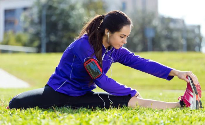 Stretching: Expert Explains How Best To Do It Before And After A Workout