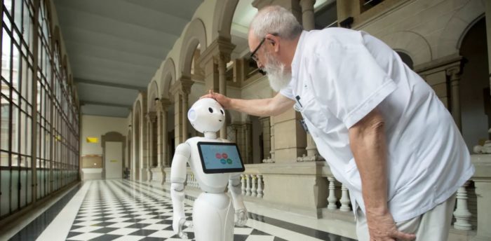 Robots to be Introduced in UK Care Homes to Allay Loneliness – That’s Inhuman