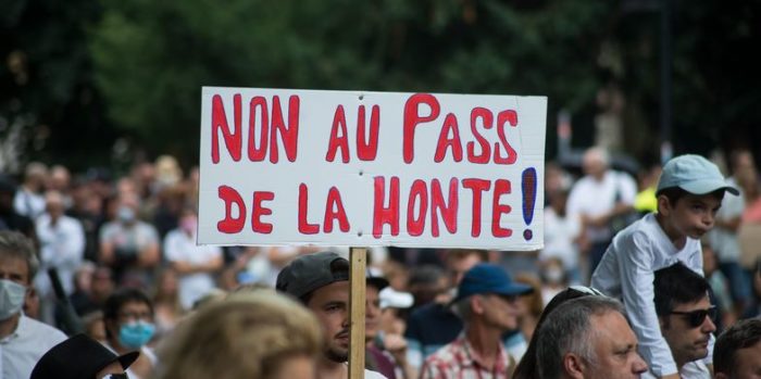 French Hospital Goes on Indefinite Strike to Protest Covid-19 Vaccination Mandate