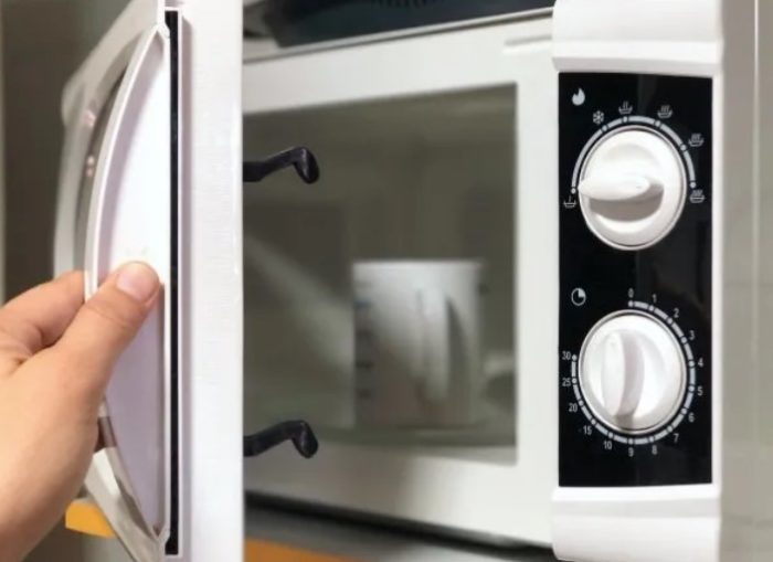 Still Using Microwaves? Here Are 5 Reasons Why You Should Stop Immediately