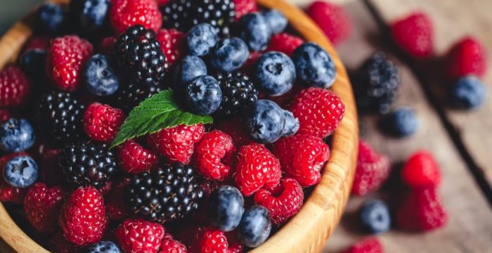 Parkinson’s Disease: Men Who Consume More Berries and Red Wine May Live Longer – New Research